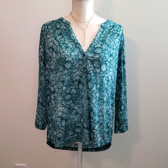 H&M Tops - H&M Bundle of 7 Tops, Same style different…
